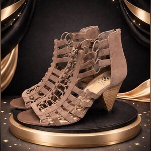 Vince Camuto Elanso Sandal (Taupe/Tan)